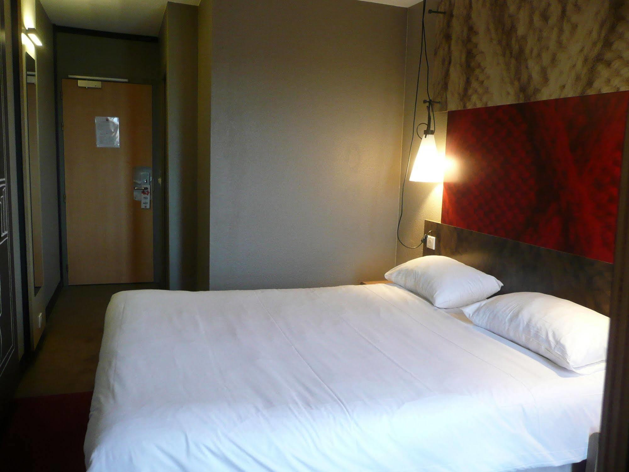 Ibis Saint Brieuc Yffiniac Hotel Bagian luar foto